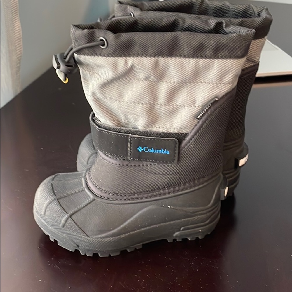 Toddler snow boots, worn once